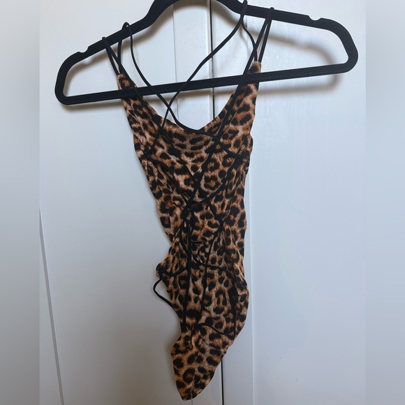 NEW Leopard Print Strappy Bodysuit - Picture 2 of 2